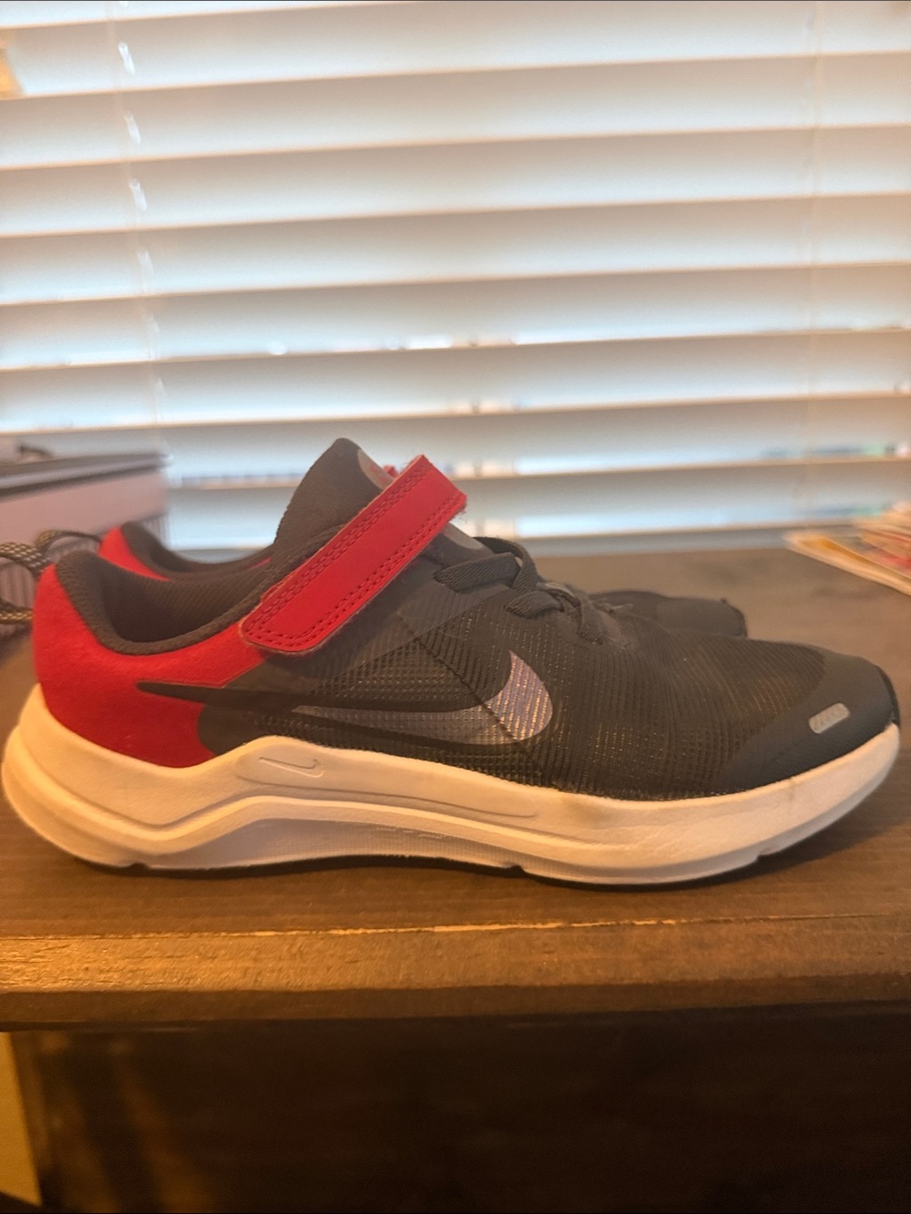 Nike Size 2 Kids Black and Red Hook-and-Loop Sneakers